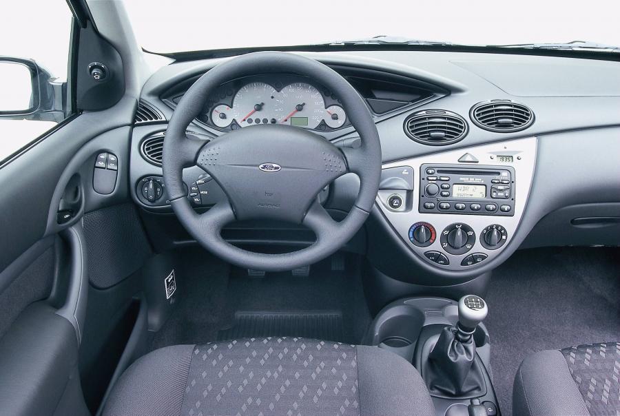  Ford Focus Wagon 1999 года  (фото 10 из 75)